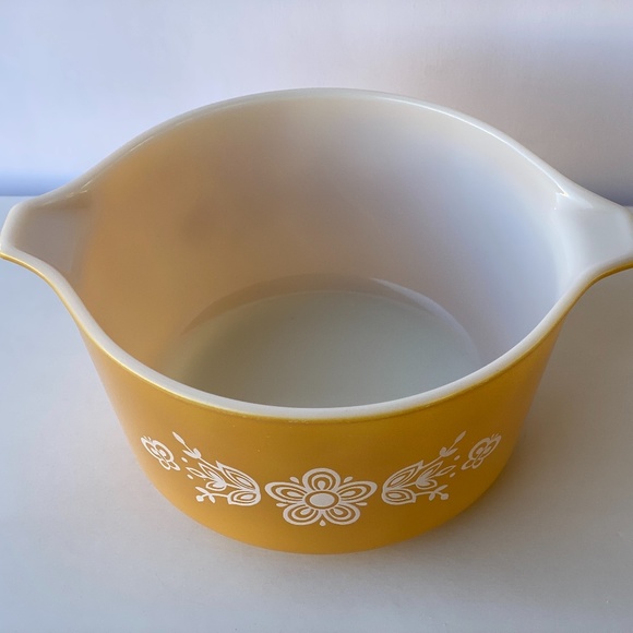 Vintage Pyrex Yellow Butterfly Gold 1 Quart Casserole Dish - Picture 2 of 9